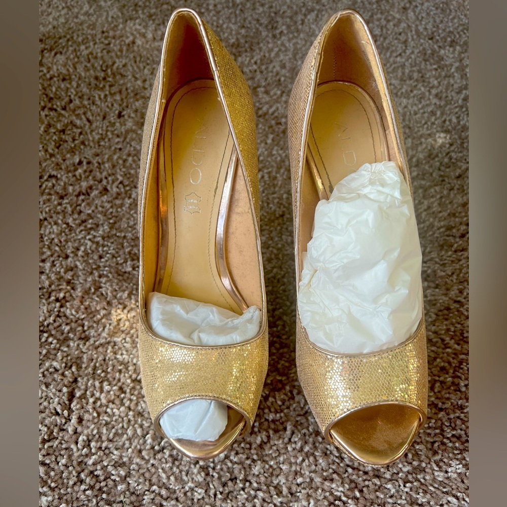 Gold sparkly Aldo Pumps Heels